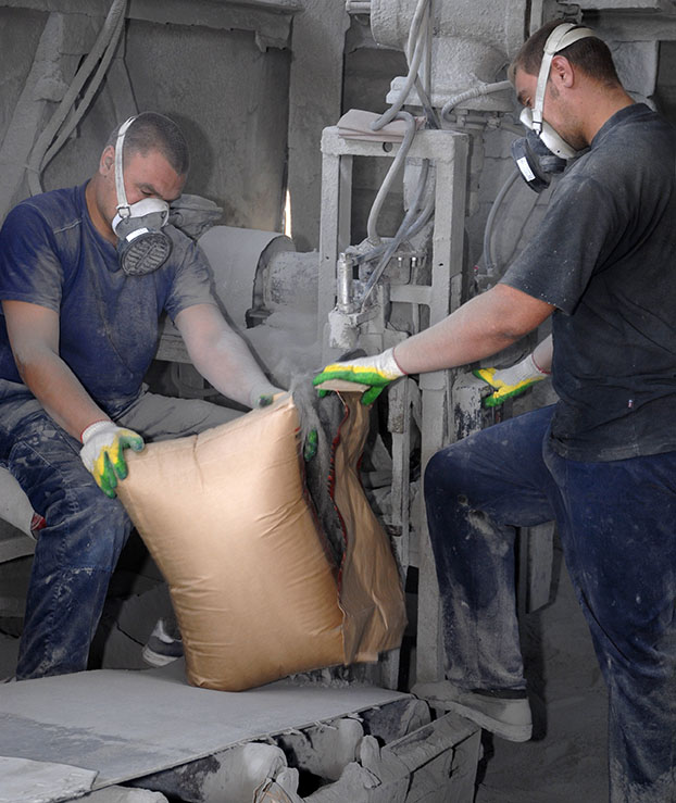 Filling Cement Bag